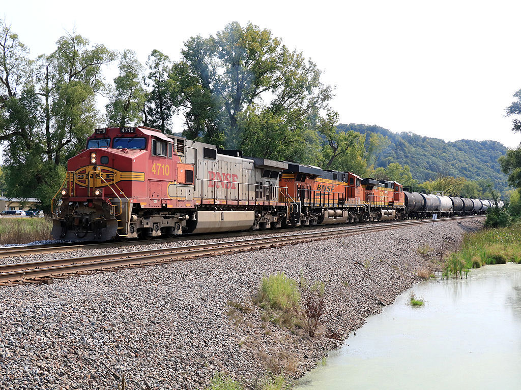 BNSF 4710